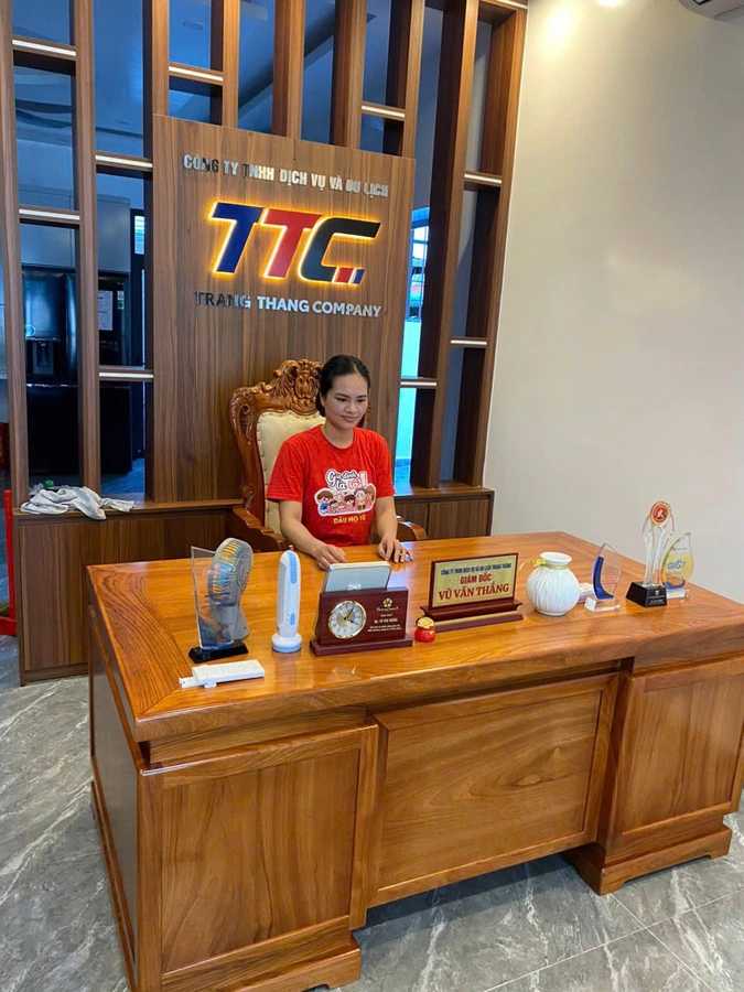 Combo bàn làm việc và ghế ngồi gỗ gõ pachy