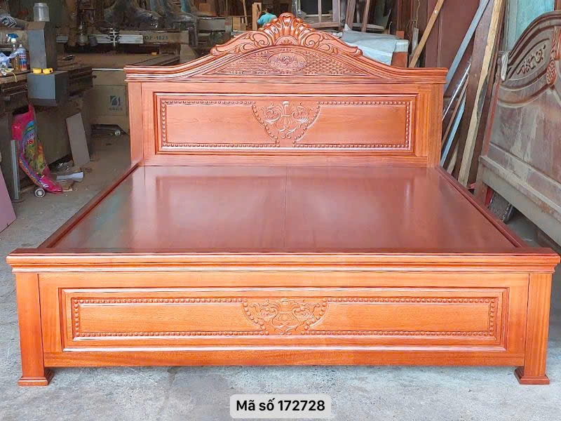Nội thất giường gỗ nâu đỏ 172728