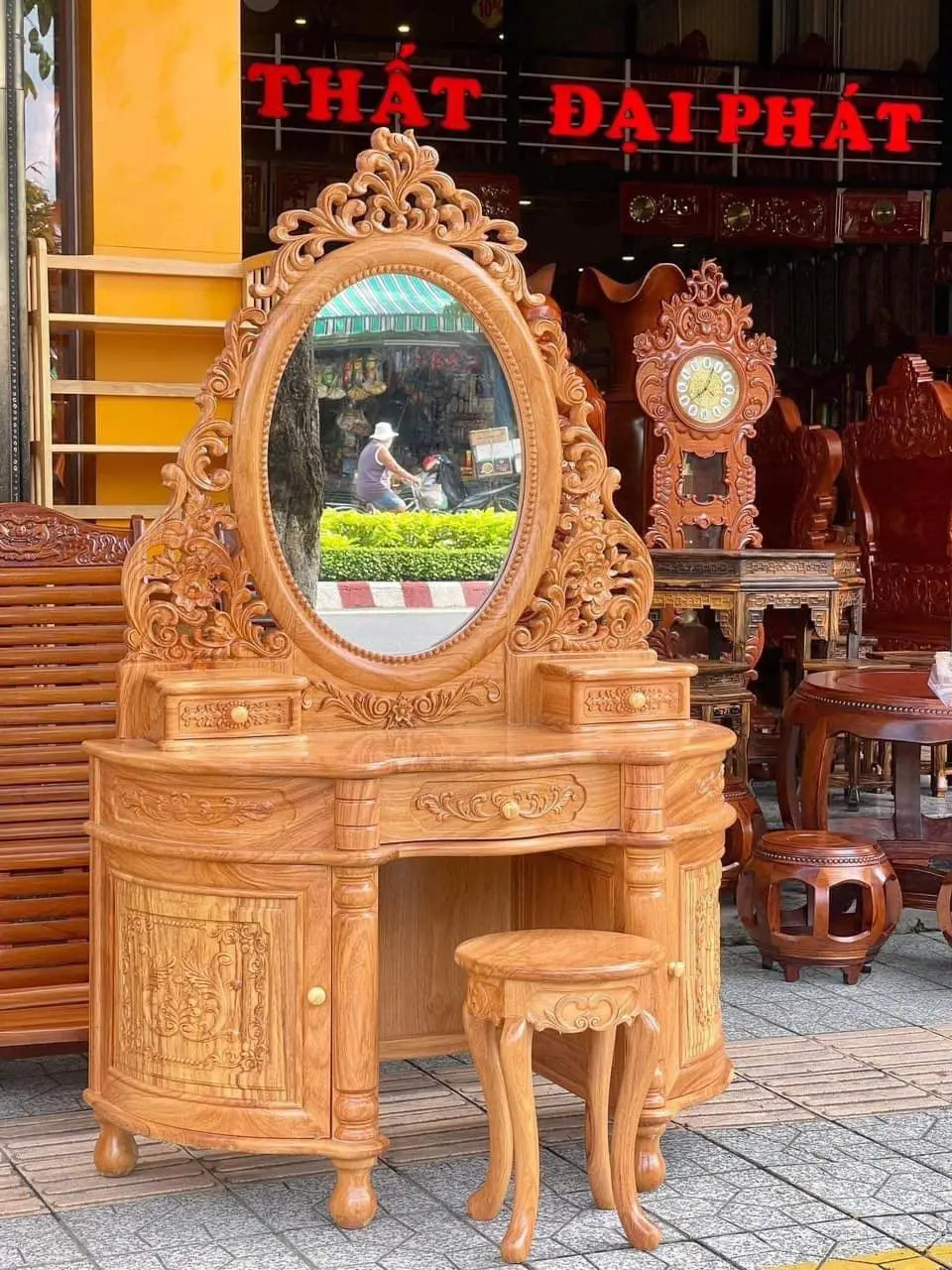 Bàn trang điểm gỗ tự nhiên mẫu mã đa dạng và sang trọng