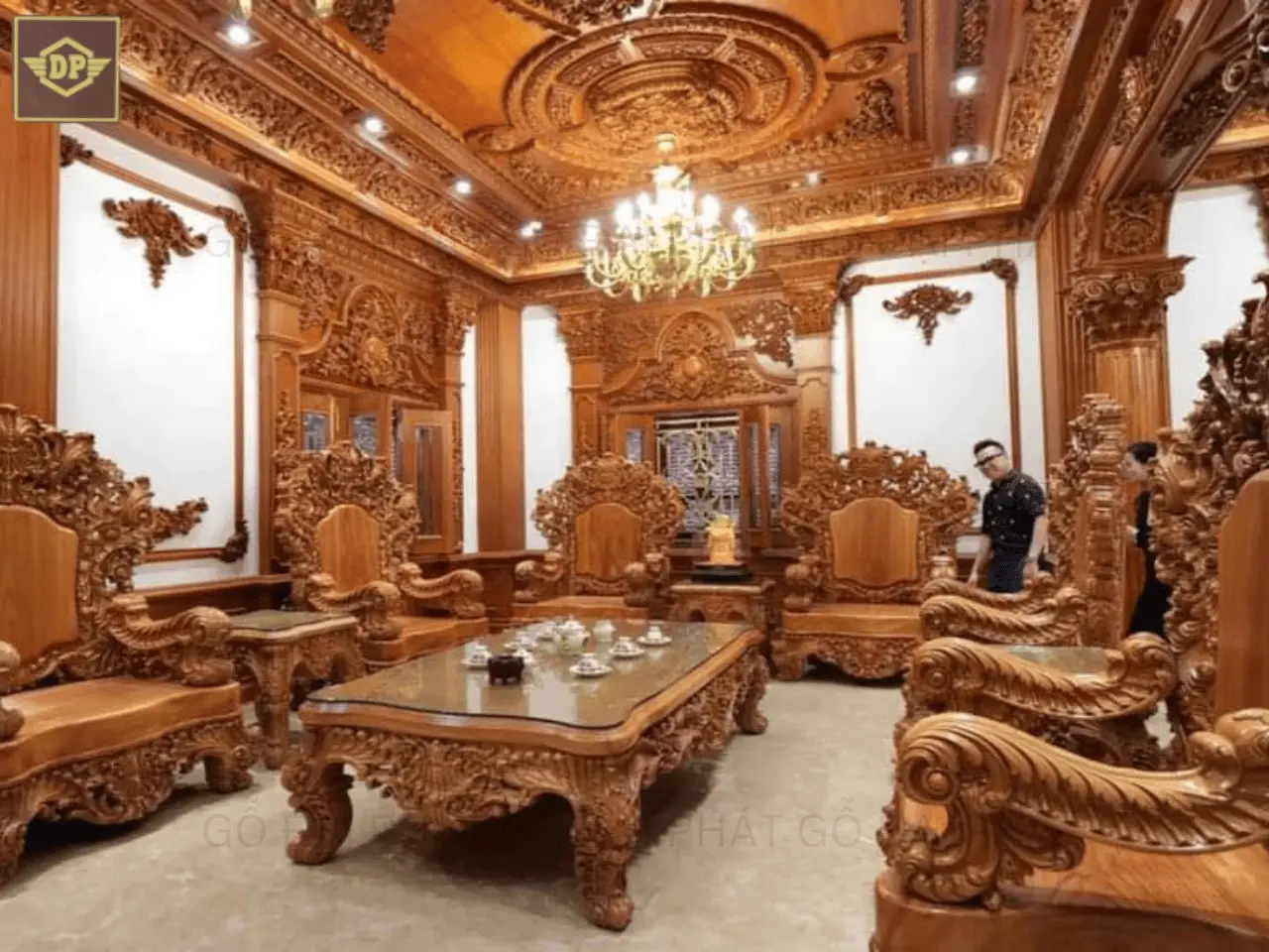 Trần gỗ tự nhiên phòng khách sang trọng nhất hiện nay