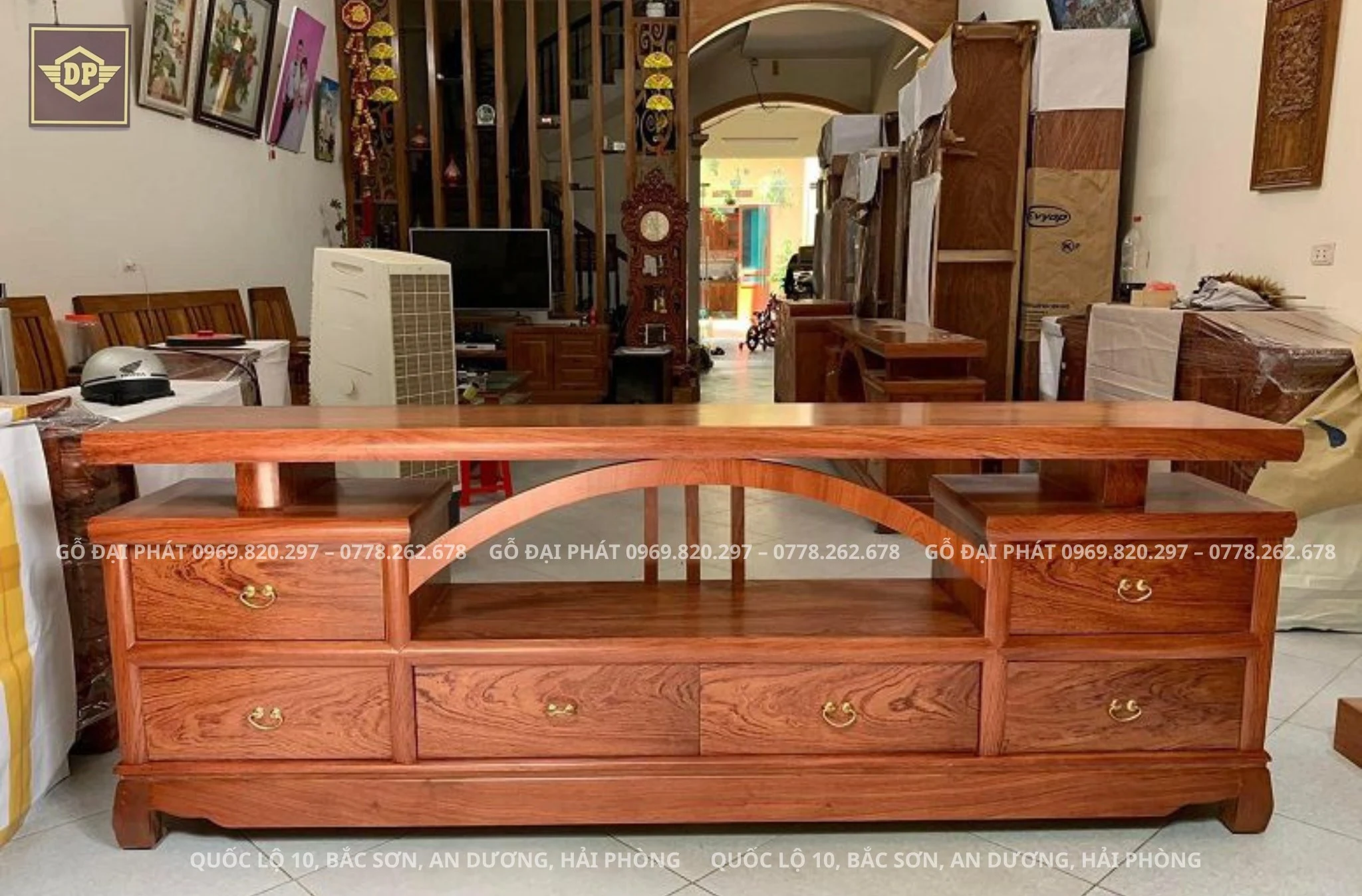 Mẫu kệ tivi gỗ tự nhiên phong cách hiện đại và ấm áp