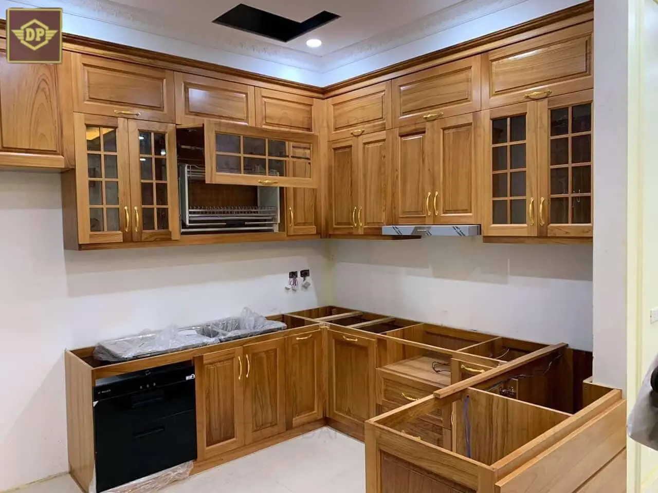 Thi công tủ bếp gỗ tự nhiên - Lựa chọn nơi thi công uy tín